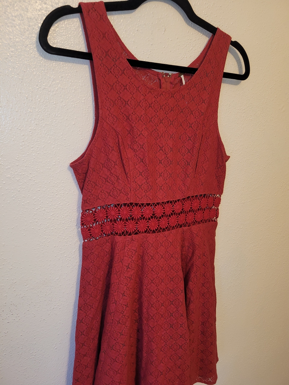 Free People Red Crochet Daisy Cut-Out Waist Dress Size 4 - Picture 6 of 7